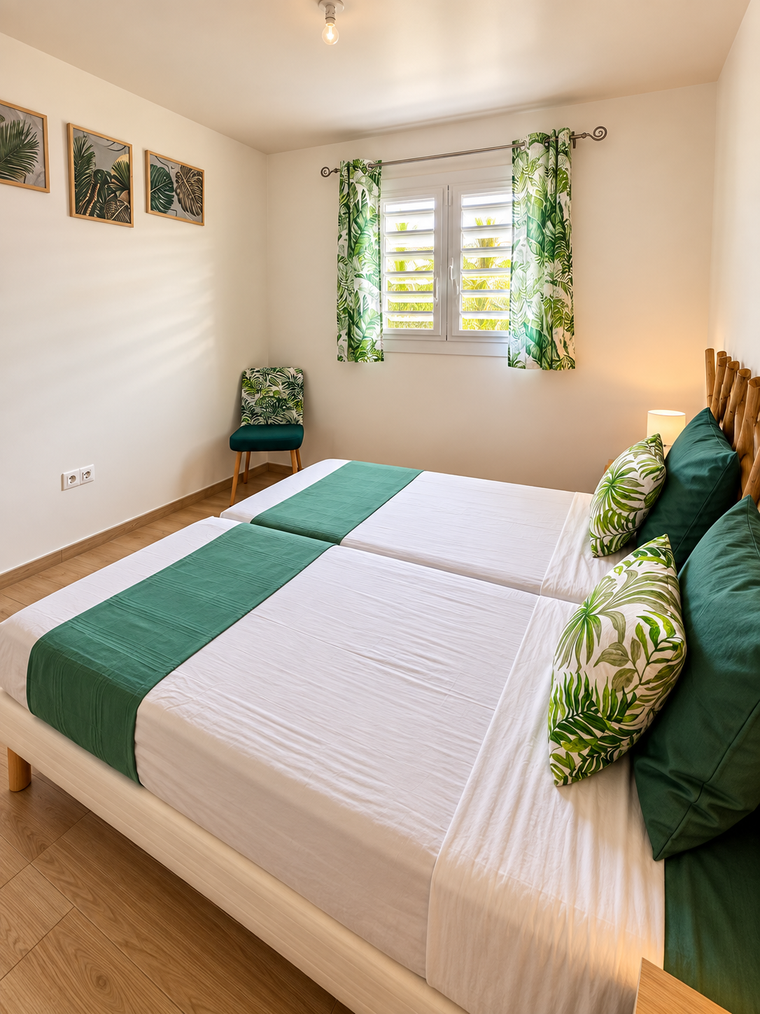 Deux lits de la chambre verte de Villa Douceur Caraïbes